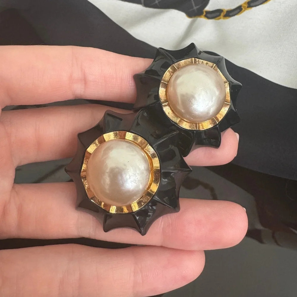 LOT 1280 24K gold plated CHANEL vintage earrings